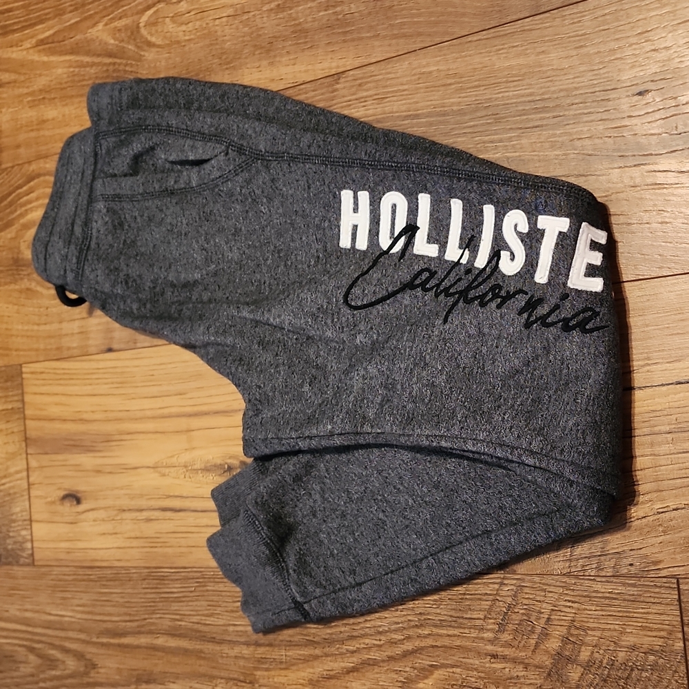 Hollister joggers